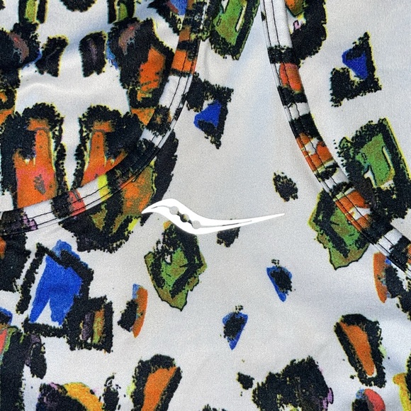 Saucony Women's Multicolor Patterned Tank Top. Size Small. - Picture 4 of 5